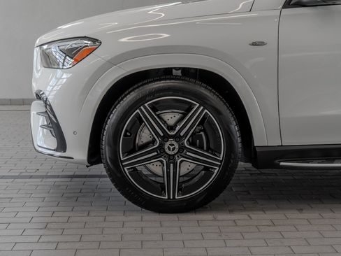 Used 2025 Mercedes-Benz GLE 450e 4MATIC image 4