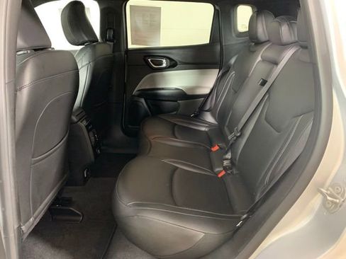 Used 2025 Jeep Compass Limited image 24