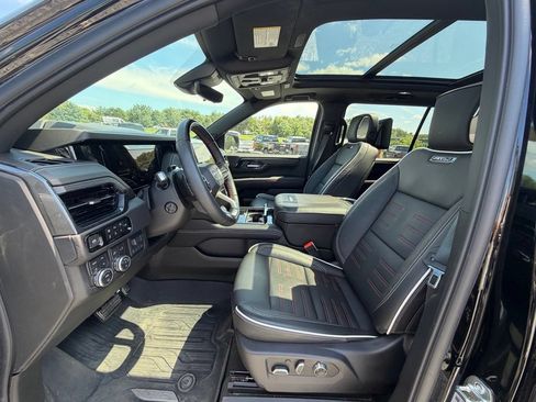 Used 2025 GMC Yukon XL AT4 Ultimate w/ LPO, AT4 Appearance Package AWD/4WD image 3