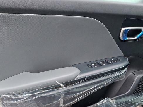 New 2025 Kia K4 LXS image 10