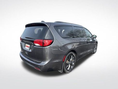 Used 2018 Chrysler Pacifica Touring-L w/ Premium Audio Group image 5