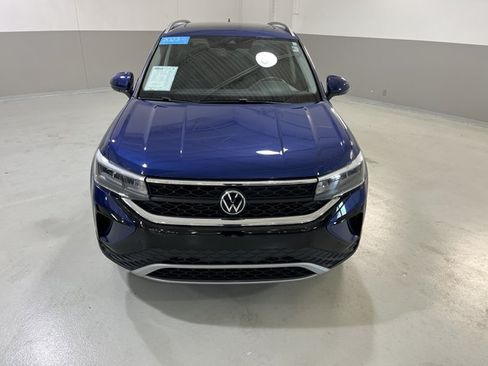 Certified 2023 Volkswagen Taos SE w/ Panoramic Sunroof Package FWD image 3