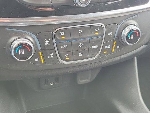 Used 2019 Chevrolet Traverse LT image 32