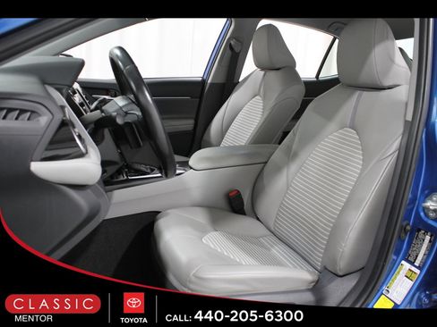 Used 2019 Toyota Camry L image 5