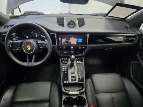 Certified 2024 Porsche Macan image 18