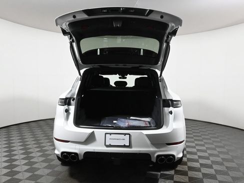 Used 2026 Porsche Cayenne AWD/4WD image 42