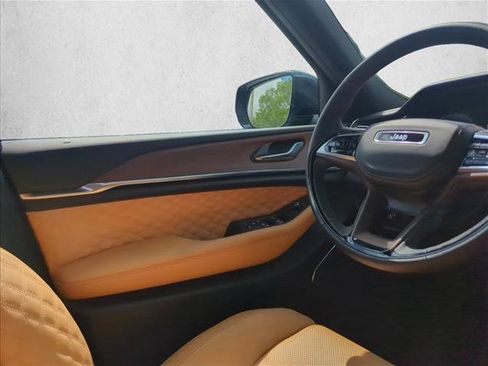 Used 2025 Jeep Grand Cherokee L Summit w/ Obsidian Package image 21