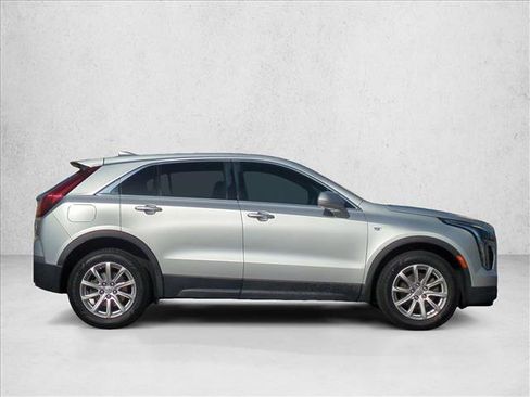 Used 2019 Cadillac XT4 Luxury w/ Cold Weather Package image 4