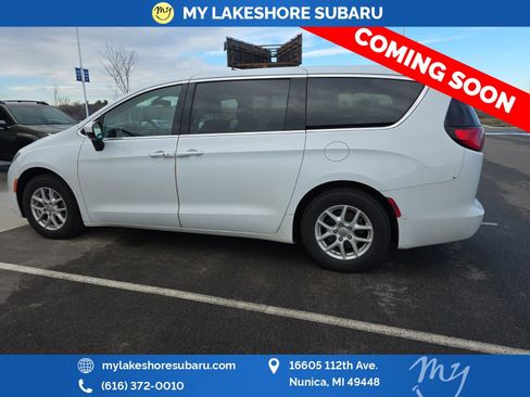 Used 2018 Chrysler Pacifica LX image 6