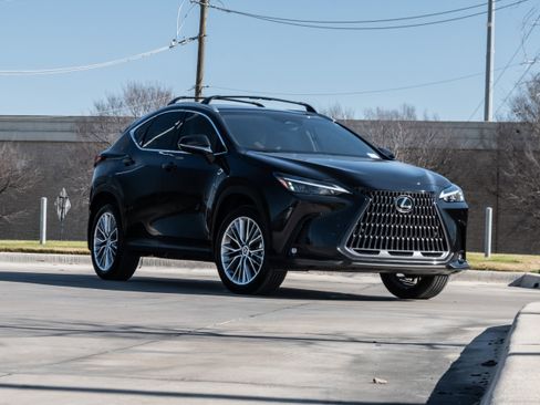 Used 2025 Lexus NX 350 AWD w/ Premium Package image 2