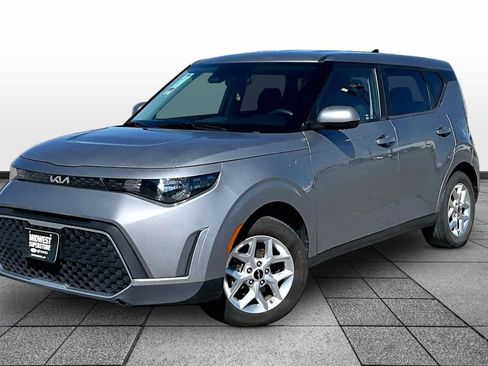 Used 2023 Kia Soul LX w/ LX Technology Package FWD image 1
