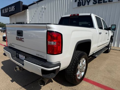 Used 2019 GMC Sierra 2500 Denali w/ Duramax Plus Package AWD/4WD image 7