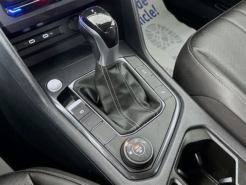 Certified 2022 Volkswagen Tiguan SE R-Line AWD/4WD image 16