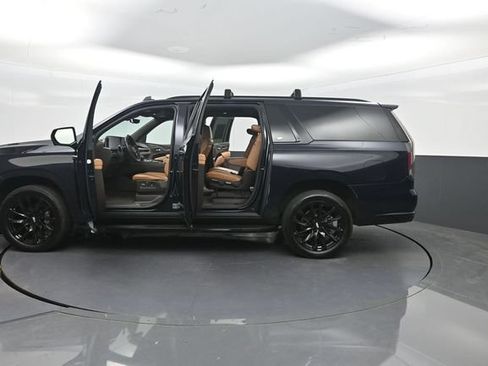 Used 2022 Cadillac Escalade ESV Sport w/ LPO, ONYX Package AWD/4WD image 45