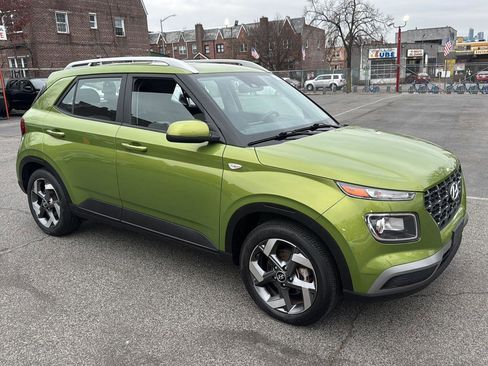 Used 2023 Hyundai Venue SEL w/ Cargo Package image 11