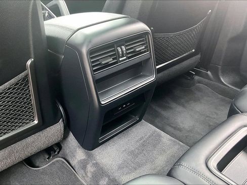 Used 2024 Porsche Cayenne S AWD/4WD image 31