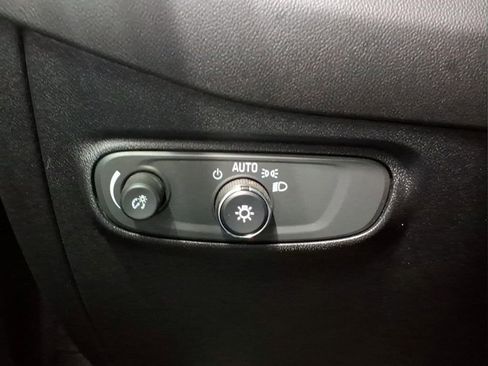 Used 2019 Chevrolet Equinox LT w/ Driver Convenience Package AWD/4WD image 17