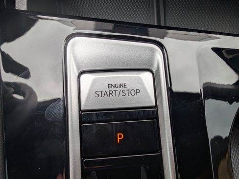 Used 2024 Volkswagen Atlas Cross Sport SE image 34