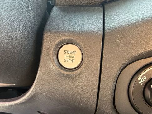 Used 2022 Nissan Frontier PRO-4X AWD/4WD image 30