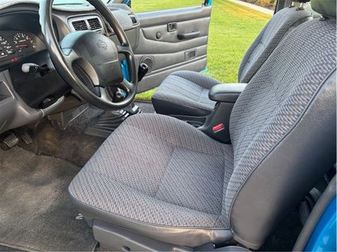 Used 1997 Nissan Pickup 4x4 King Cab image 11