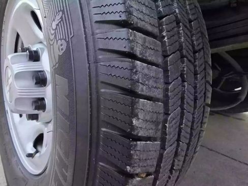 Used 2019 Chevrolet Express 2500 Extended w/ Driver Convenience Package image 28