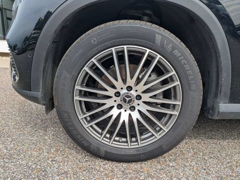 Used 2025 Mercedes-Benz GLC 300 4MATIC image 12