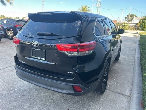 Used 2019 Toyota Highlander LE AWD/4WD image 7