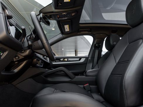 New 2026 Porsche Cayenne Coupe image 23