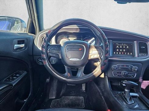 Used 2018 Dodge Charger SXT w/ Blacktop Package image 9