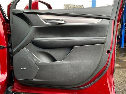 Used 2017 Cadillac XT5 Luxury w/ Driver Awareness Package image 24