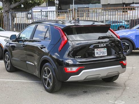 Certified 2024 Kia Niro EX FWD image 8