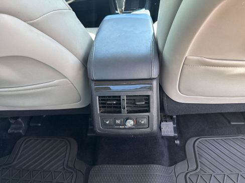 Used 2014 Toyota Avalon Limited w/ Technology Package FWD image 22