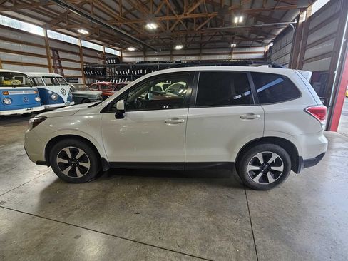 Used 2017 Subaru Forester 2.5i Premium w/ Rugged Package #1 AWD/4WD image 5
