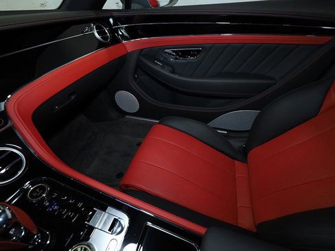 Used 2024 Bentley Continental GT V8 image 31