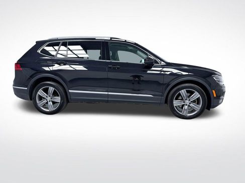 Used 2018 Volkswagen Tiguan SEL Premium AWD/4WD image 2