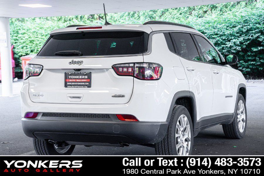 Used 2023 Jeep Compass Latitude w/ Sun and Sound Group AWD/4WD image 7