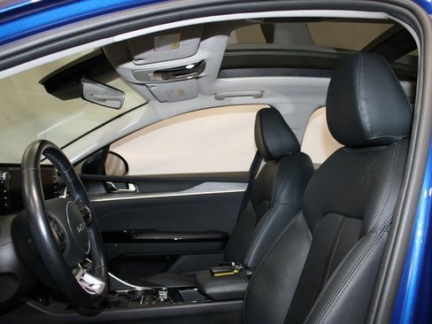 Used 2022 Kia K5 EX w/ EX Premium Package image 9