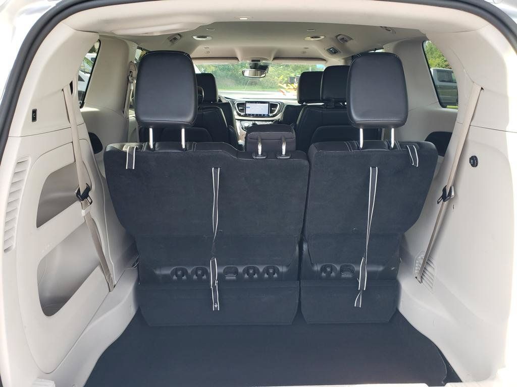 Used 2023 Chrysler Pacifica Touring-L FWD image 7