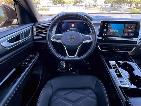 Used 2024 Volkswagen Atlas Cross Sport SE FWD image 5