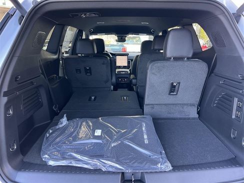 New 2026 GMC Acadia Denali w/ Super Cruise Package image 28