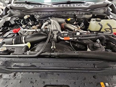 Used 2025 Ford F450 Platinum w/ FX4 Off-Road Package image 30