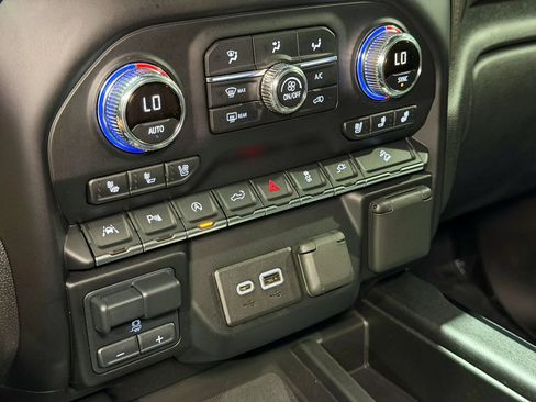 Used 2021 GMC Sierra 1500 AT4 w/ AT4 Premium Package AWD/4WD image 31