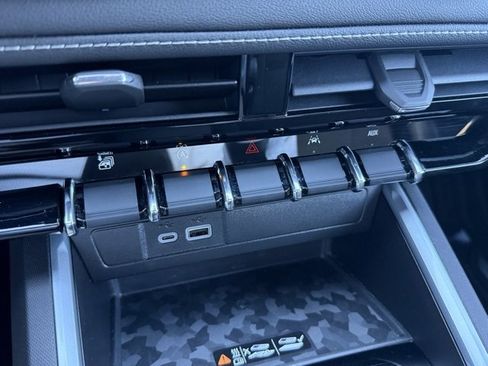 Certified 2024 Chevrolet Colorado LT w/ LT Convenience Package II image 33