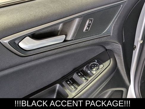 Used 2024 Ford Edge SE w/ Black Appearance Package image 15