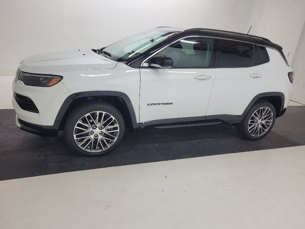 Used 2022 Jeep Compass Limited w/ Elite Group AWD/4WD image 2
