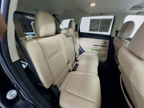 Used 2016 Mitsubishi Outlander GT image 28