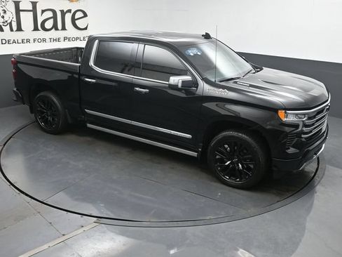 Used 2025 Chevrolet Silverado 1500 High Country AWD/4WD image 43