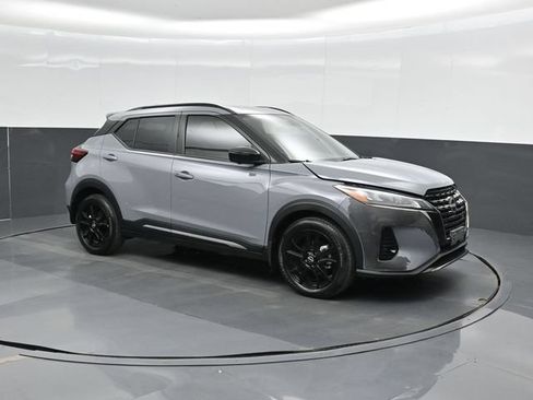 Used 2024 Nissan Kicks SR w/ SR Premium Package FWD image 6