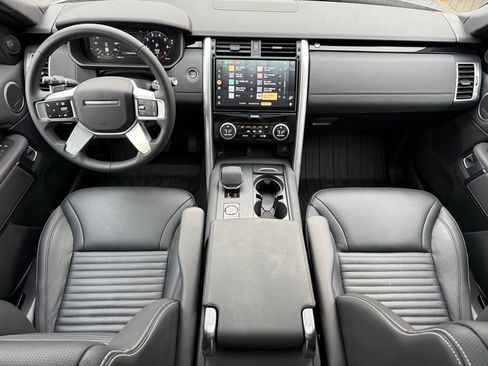 Certified 2025 Land Rover Discovery S image 18