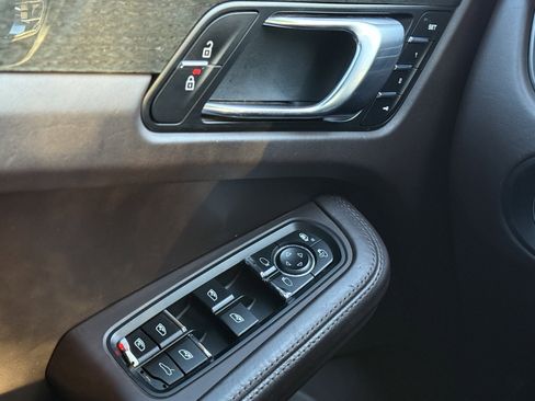 Used 2019 Porsche Macan S image 34